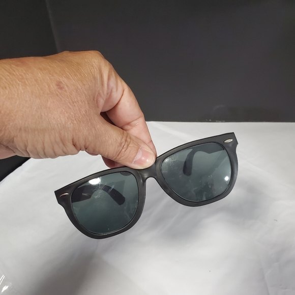 Plastic black toy gift sun glasses set 12 party supply - Picture 3 of 7